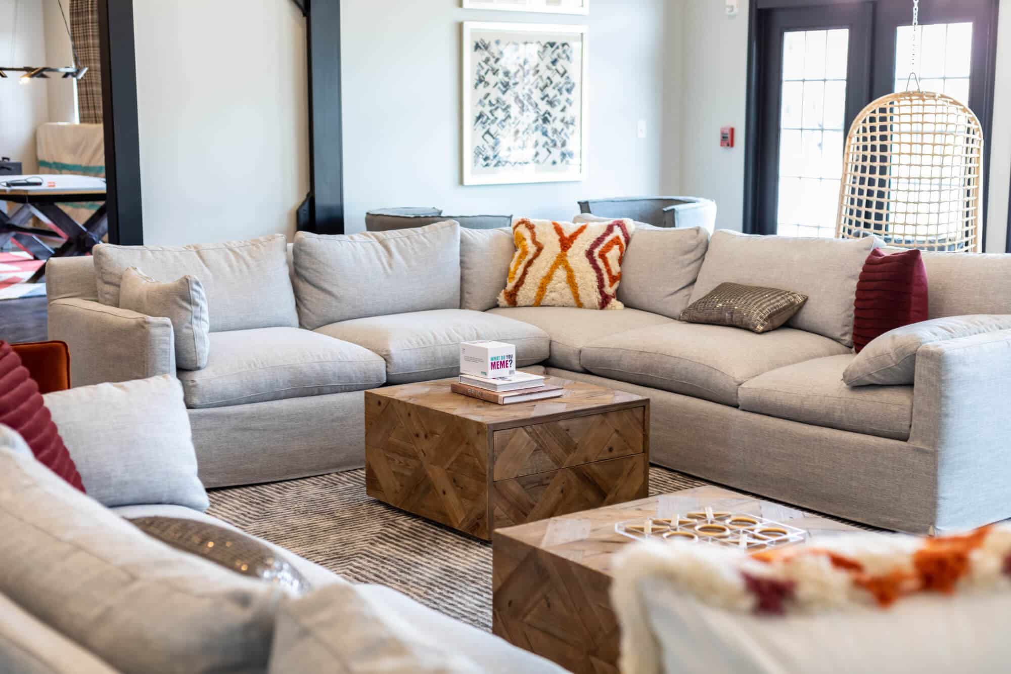 gamecock village off campus apartments near jacksonville state university jsu resident clubhouse lounge couch